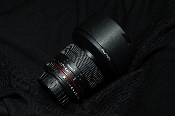 lens-2151809_1920