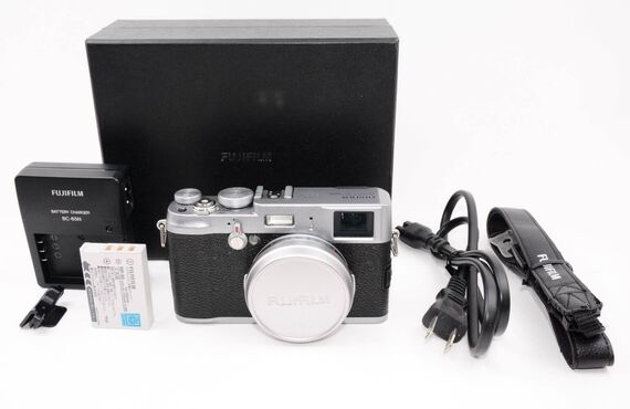 梅田おすすめ FUJIFILM 富士フィルム FinePix X100の高い買取価格 売るなら百獣のカメラ買取王が高価買い取り