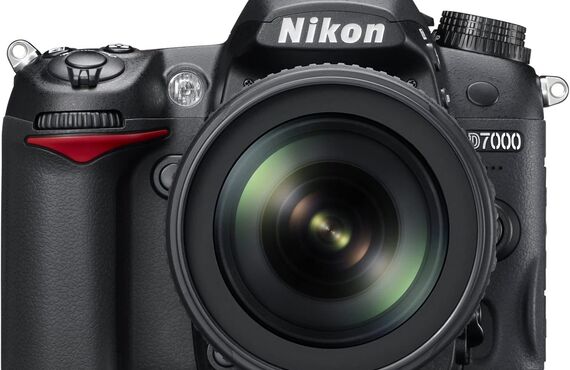 長野のおすすめNikon ニコン D7000 18-105VR キット高い買取価格 売るなら百獣のカメラ買取王 カメライオンが高価買取