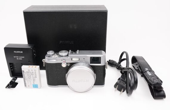 新潟おすすめ FUJIFILMフジフィルム 富士フィルム FinePix X100 の高い買取価格 売るなら百獣の買取王が高価買い取り 