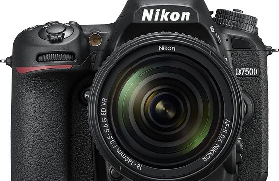 川西のおすすめ Nikon ニコン D7200 18-140VR レンズキット の高い買取価格 売るなら百獣の買取王が高価買い取り 