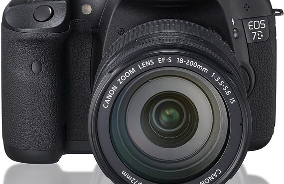 太子町のおすすめ Canon キヤノン EOS 7D EF-S18-200mm F3.5-5.6 IS の買取価格 売るなら百獣の買取王が高価買い取り 