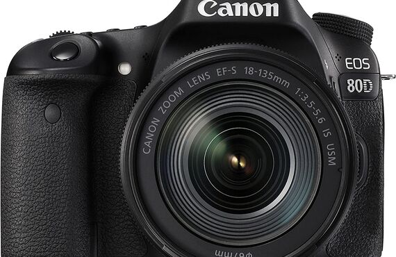 上郡町のおすすめ Canon キヤノン EOS 80D EF-S18-135mm F3.5-5.6 IS USM 付属の買取価格 百獣の買取王が高価買い取り