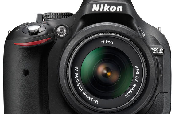 伊丹のおすすめ Nikon ニコン D5200 標準ズーム+マイクロレンズキットの買取価格 売るなら百獣の買取王が高価買い取り