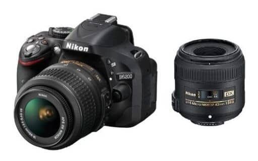 Nikon ニコン デジタル一眼レフカメラ D5200 標準ズーム+マイクロレンズキット AF-S DX NIKKOR 18-55mm f/3.5-5.6G VR/AF-S DX Micro NIKKOR 40mm f/2.8G付属 ブラック