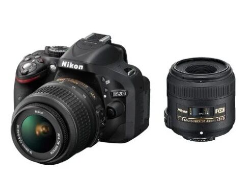 Nikon ニコン デジタル一眼レフカメラ D5200 ダブルズームキット AF-S DX NIKKOR 18-55mm f/3.5-5.6G VR/ AF-S DX NIKKOR 55-300mm f/4.5-5.6G ED VR ブラック