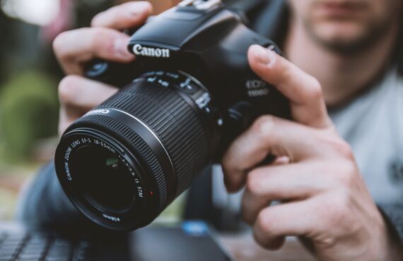 一眼レフカメラの売却ならぜひお問い合わせください | 高価査定は神戸の百獣の買取王 カメライオン