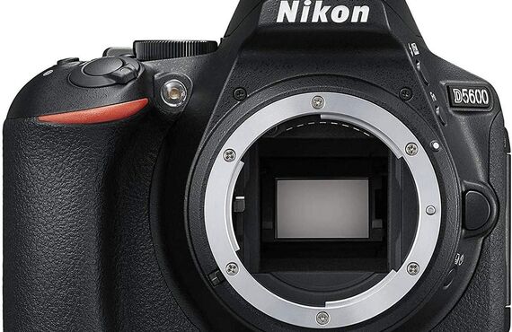 吹田のおすすめ Nikon ニコン D5600 ボディ ブラック の高い買取価格 売るなら百獣の買取王が高価買い取り