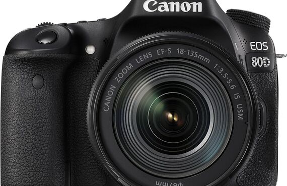 梅田のおすすめ Canon キヤノン EOS 80D EF-S18-135mm F3.5-5.6 IS USM 付属 の買取価格 百獣の買取王が高価買い取り