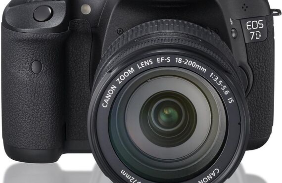 茅ヶ崎のおすすめ Canon キヤノン EOS 7D + EF-S18-200mm F3.5-5.6 ISの買取価格 売るなら百獣の買取王が高価買い取り