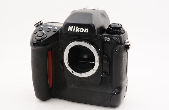  三宮おすすめ  Nikon ニコン F5 ボディ の高い買取価格 売るなら百獣のカメラ買取王が高価買い取り