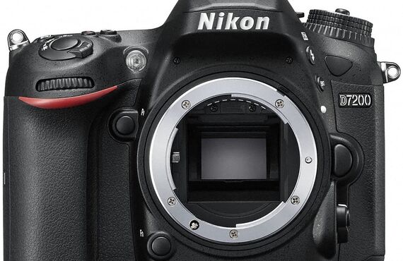西宮のおすすめNikon ニコン デジタル一眼レフカメラ D7200の高い買取価格 売るなら百獣のカメラ買取王が高価買い取り