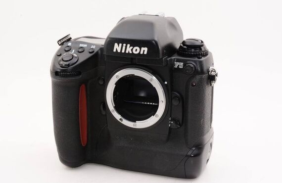西宮おすすめ Nikon ニコン F5 ブラックボディの高い買取価格 売るなら百獣のカメラ買取王が高価買い取り