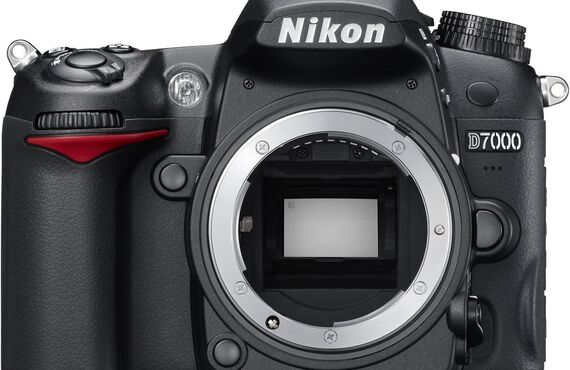 西宮のおすすめ Nikon ニコン D7000 の高い買取価格 売るなら百獣のカメラ買取王 カメライオンが高価買い取り