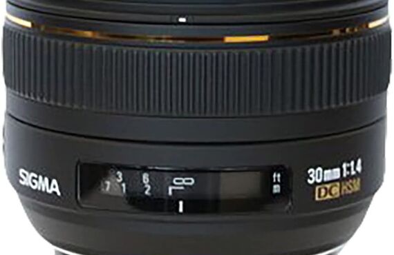 カメラレンタル神戸のおすすめレンズ・ビデオカメラ買取王カメライオンシグマ 30mm F1.4