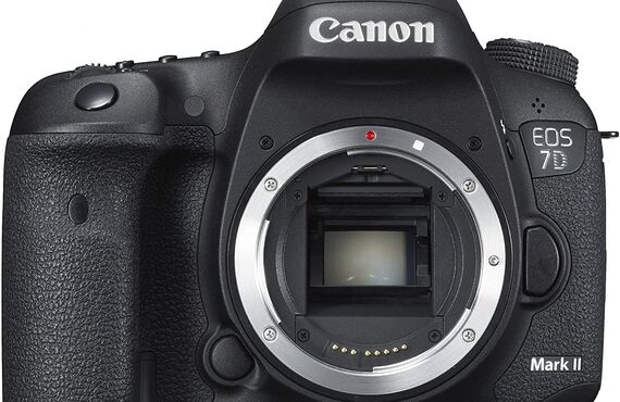 カメラレンタル神戸のおすすめレンズ・ビデオカメラ買取王カメライオンCANON EOS 7D mark II ボディ 一眼レフ