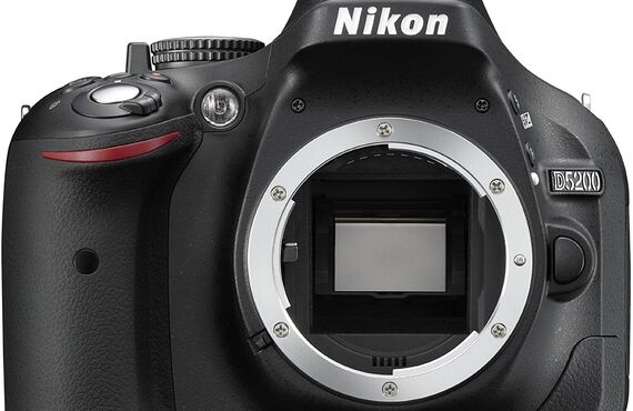 西宮のおすすめ Nikon ニコン D5200 ボディーの高い買取価格 売るなら百獣のカメラ買取王 カメライオンが高価買い取り