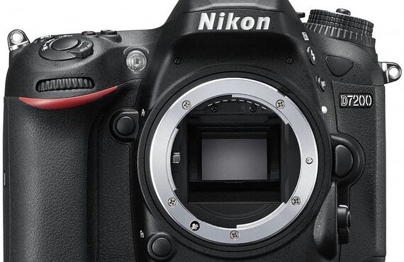 カメラレンタル神戸のおすすめレンズ・ビデオカメラ買取王カメライオンNIKON D7200 ボディ 一眼レフ